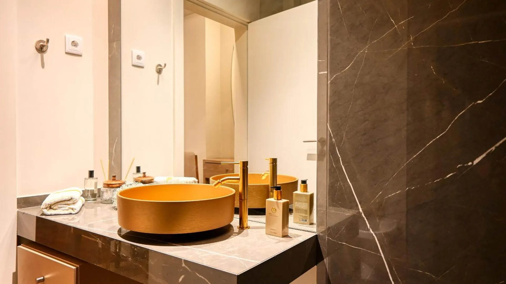 Apartment Colombo Square, A Home In Madeira Funchal